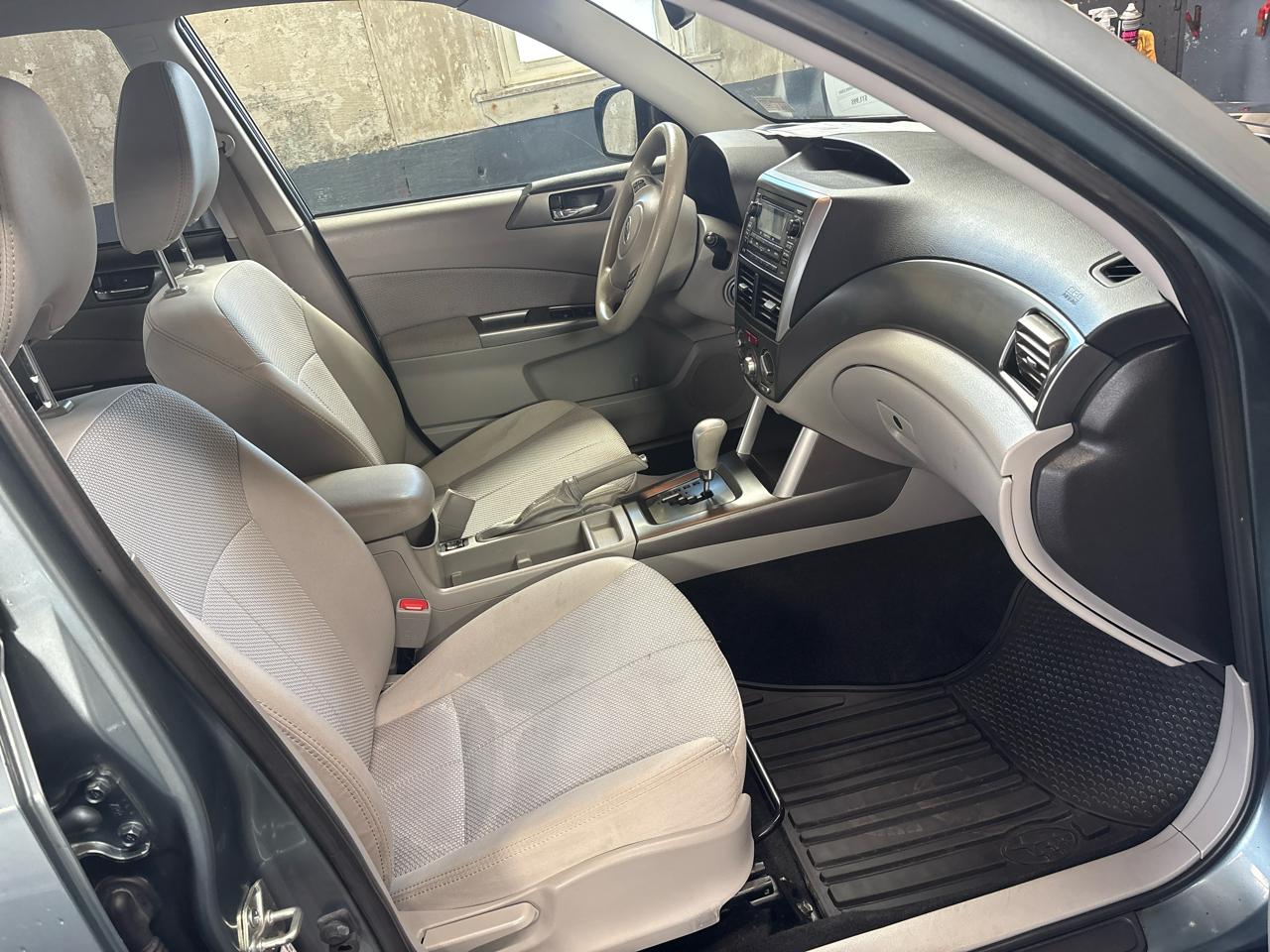 Subaru Forester 2.5X Premium 2011