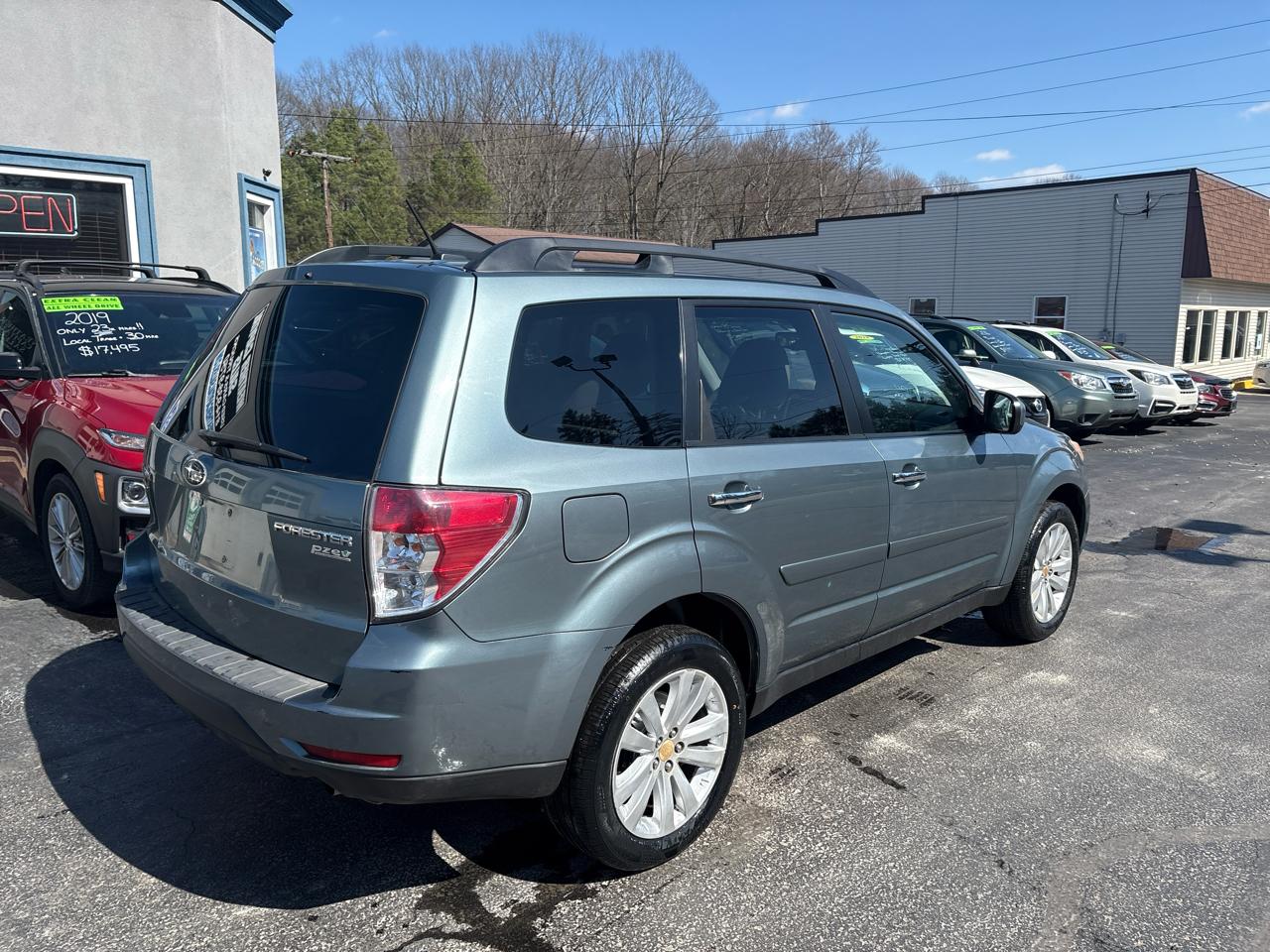 Subaru Forester 2.5X Premium 2011