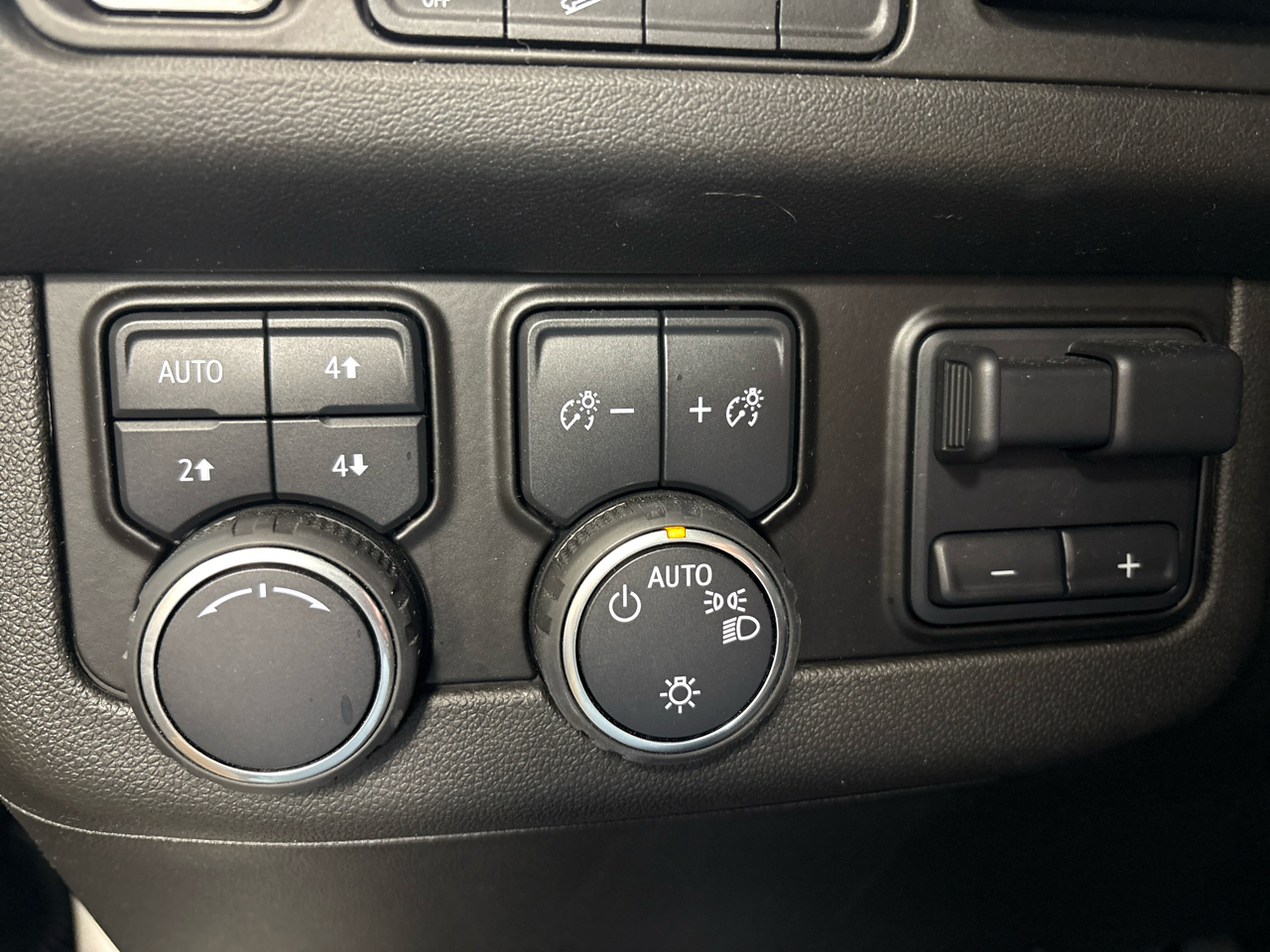 Chevrolet Tahoe 4WD 4dr High Country 2021