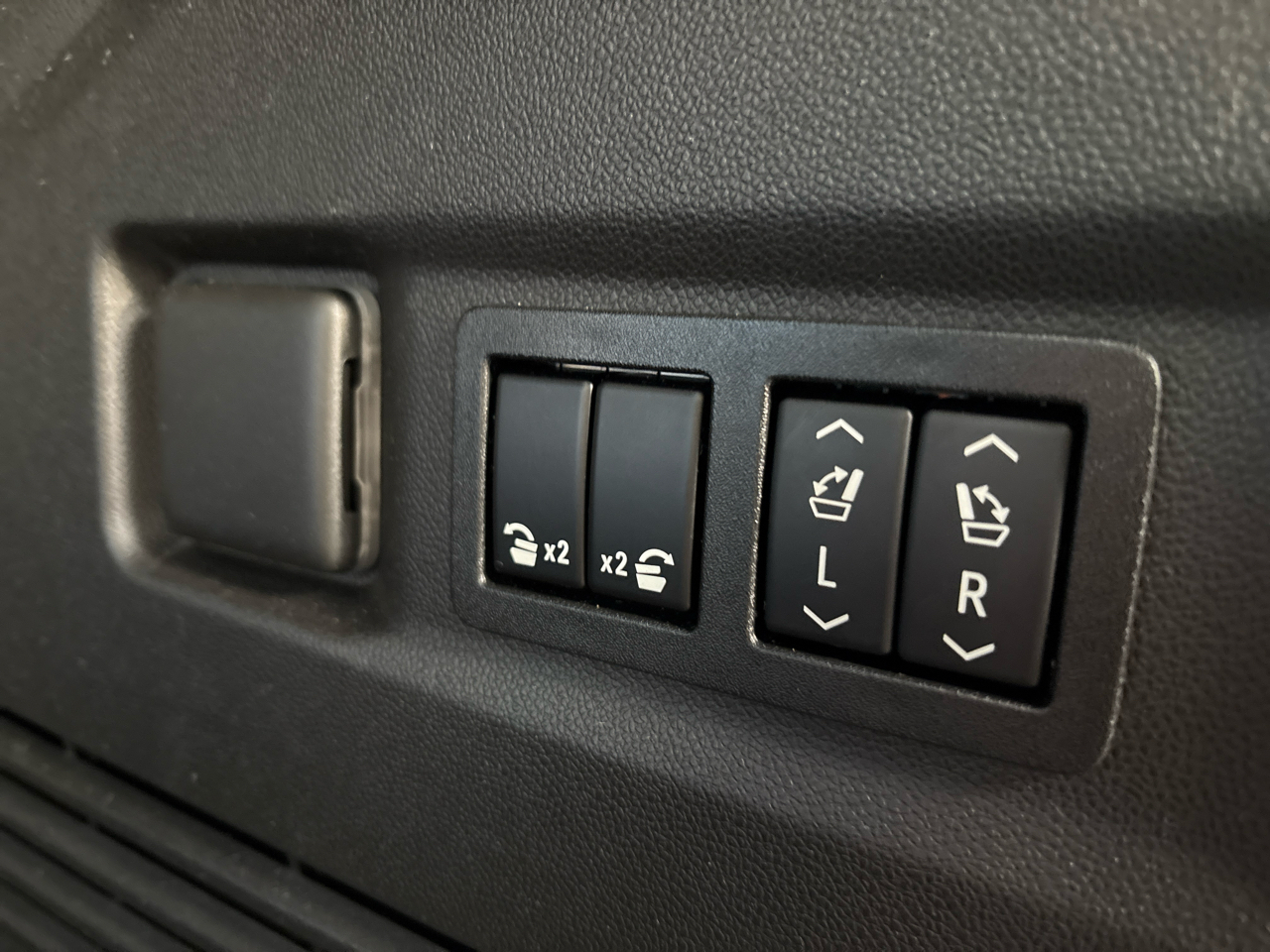 Chevrolet Tahoe 4WD 4dr High Country 2021