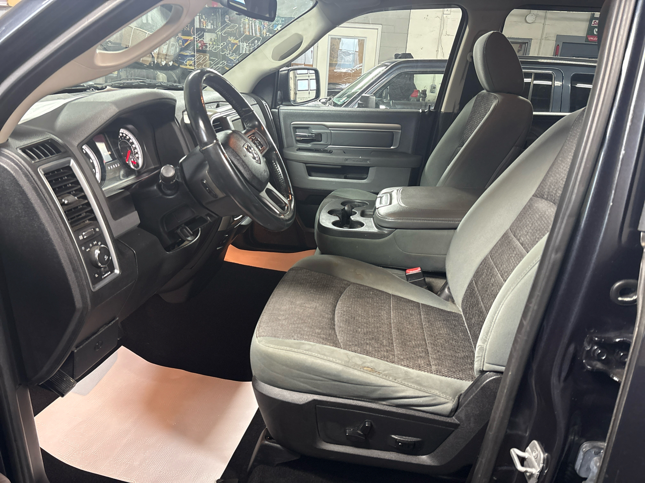 RAM 1500 4WD Quad Cab 140.5" Big Horn 2014