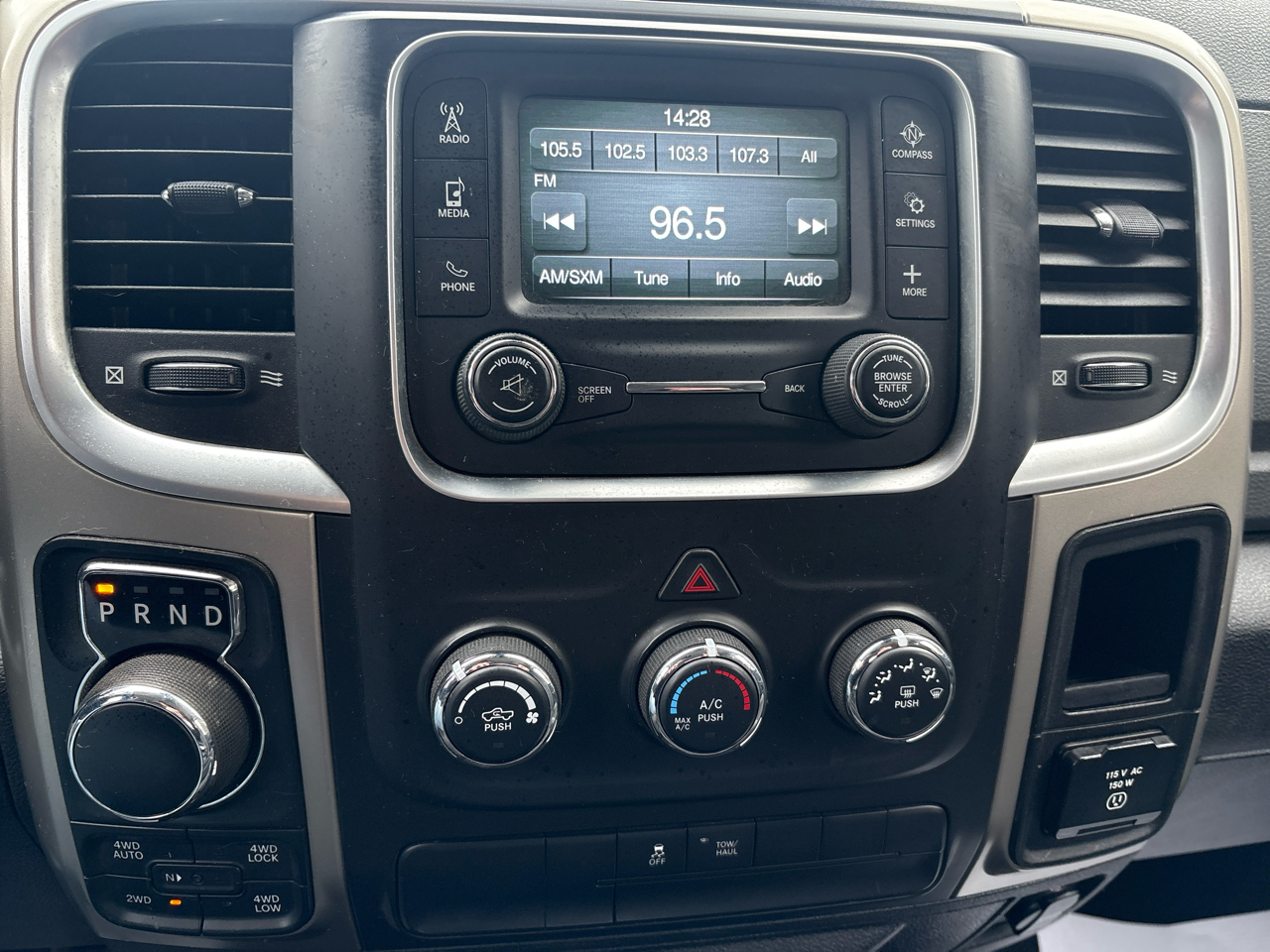 RAM 1500 4WD Quad Cab 140.5" Big Horn 2014