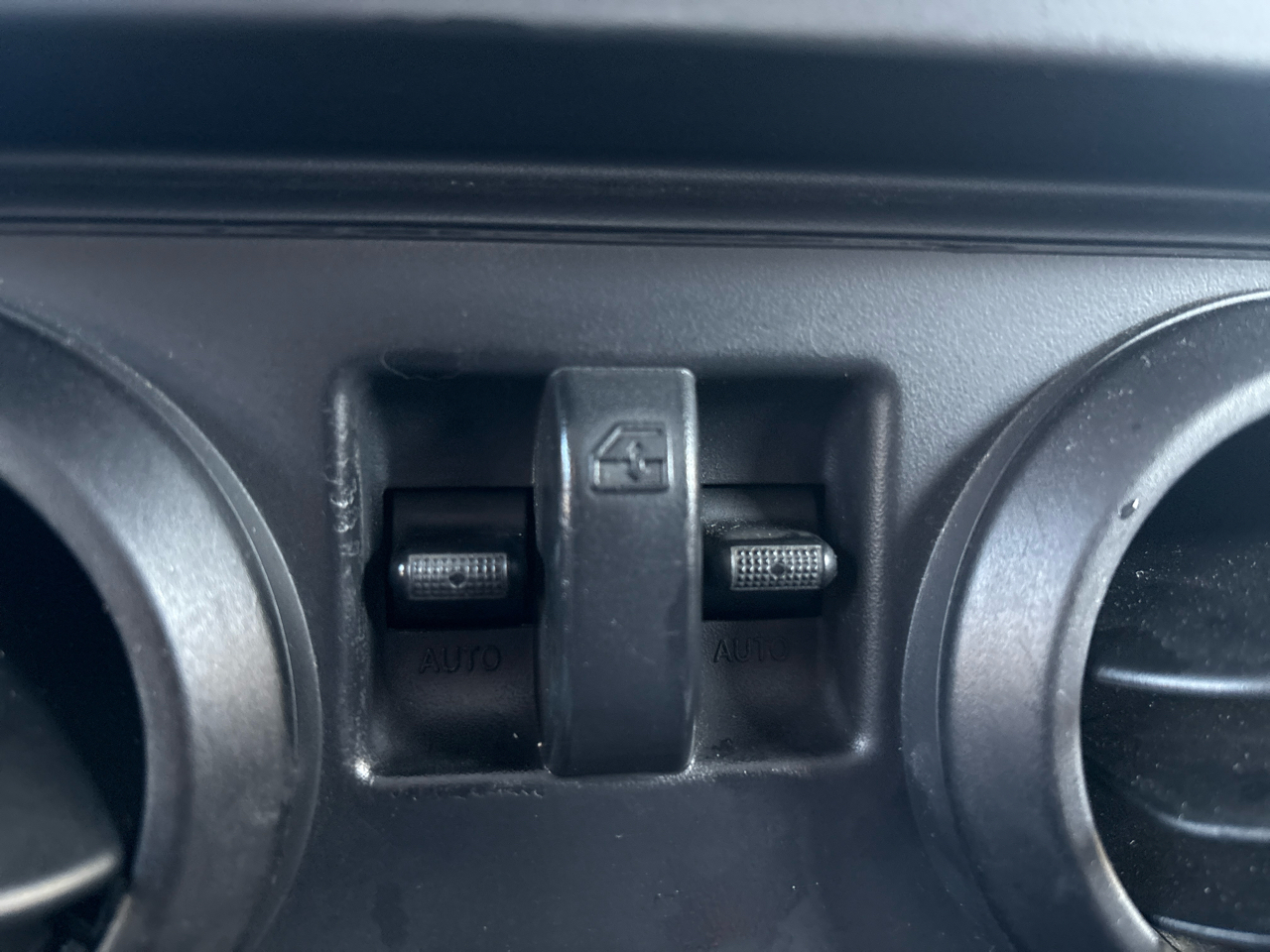 Jeep Wrangler 4WD 2dr Sport 2010