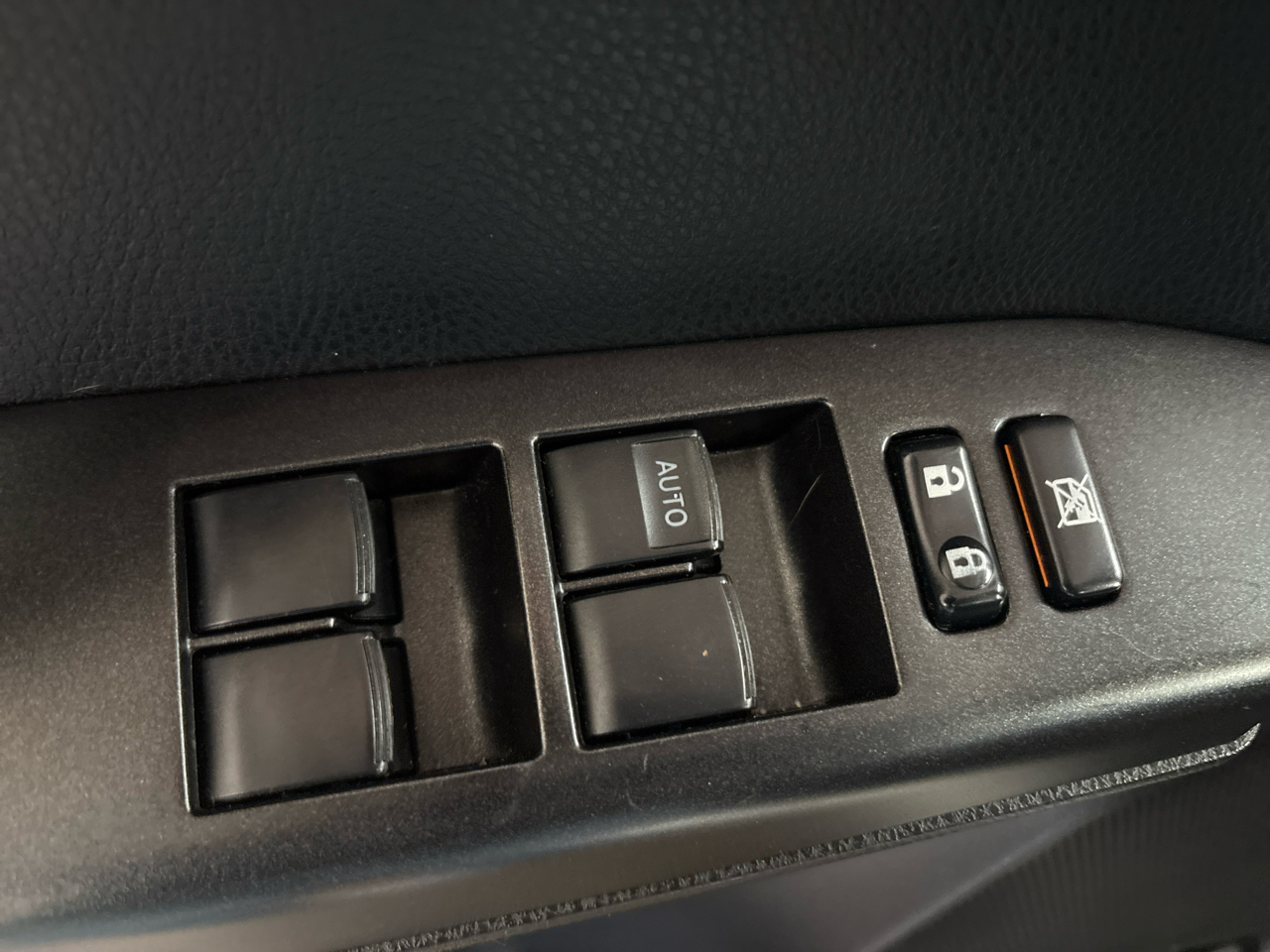 Toyota RAV4 AWD 4dr LE (Natl) 2016