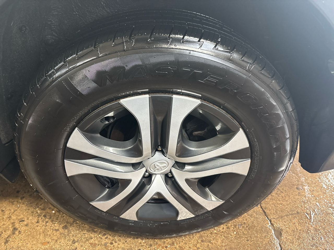 Toyota RAV4 AWD 4dr LE (Natl) 2016