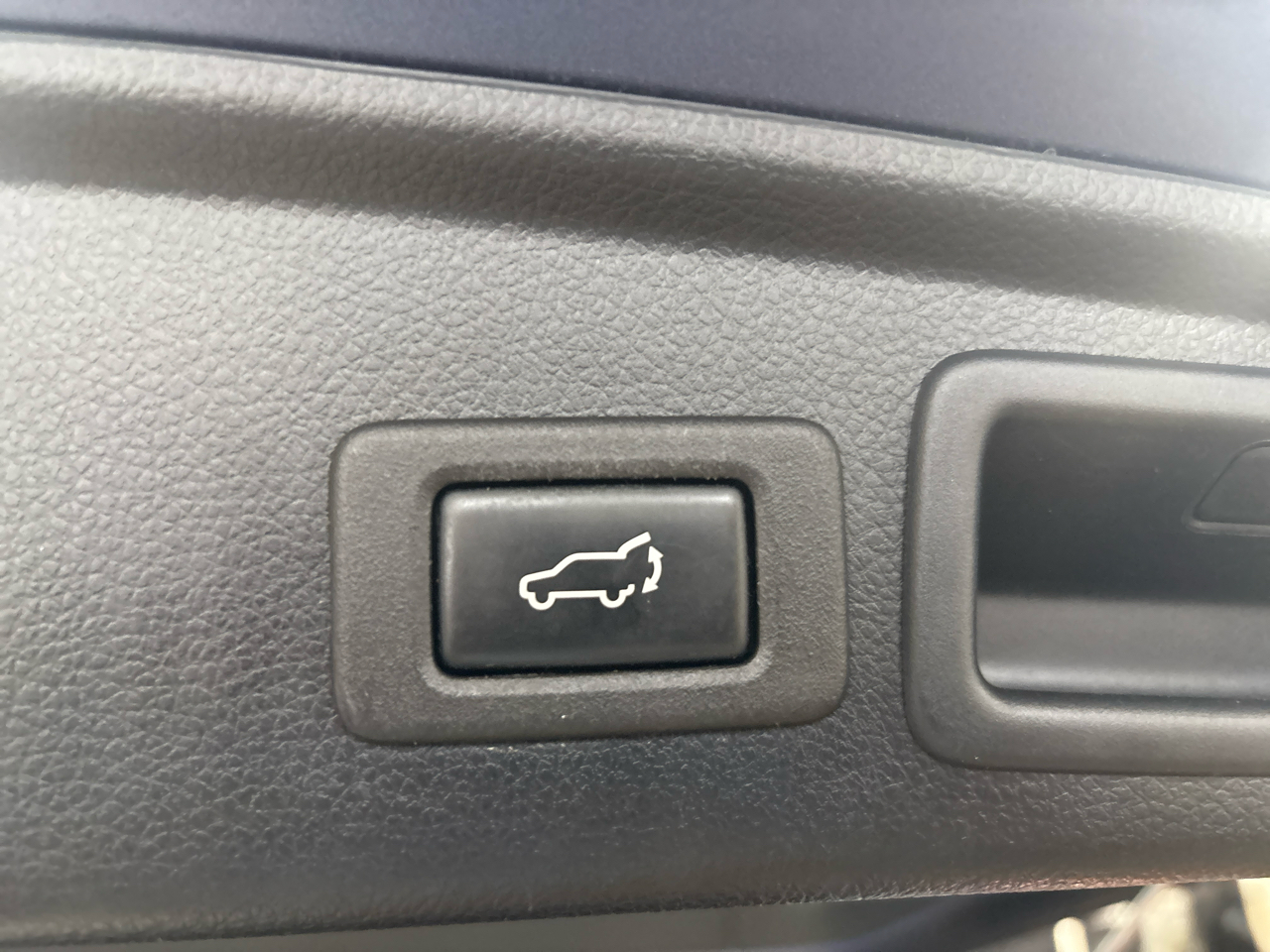 Subaru Forester 4dr CVT 2.5i Limited PZEV 2016