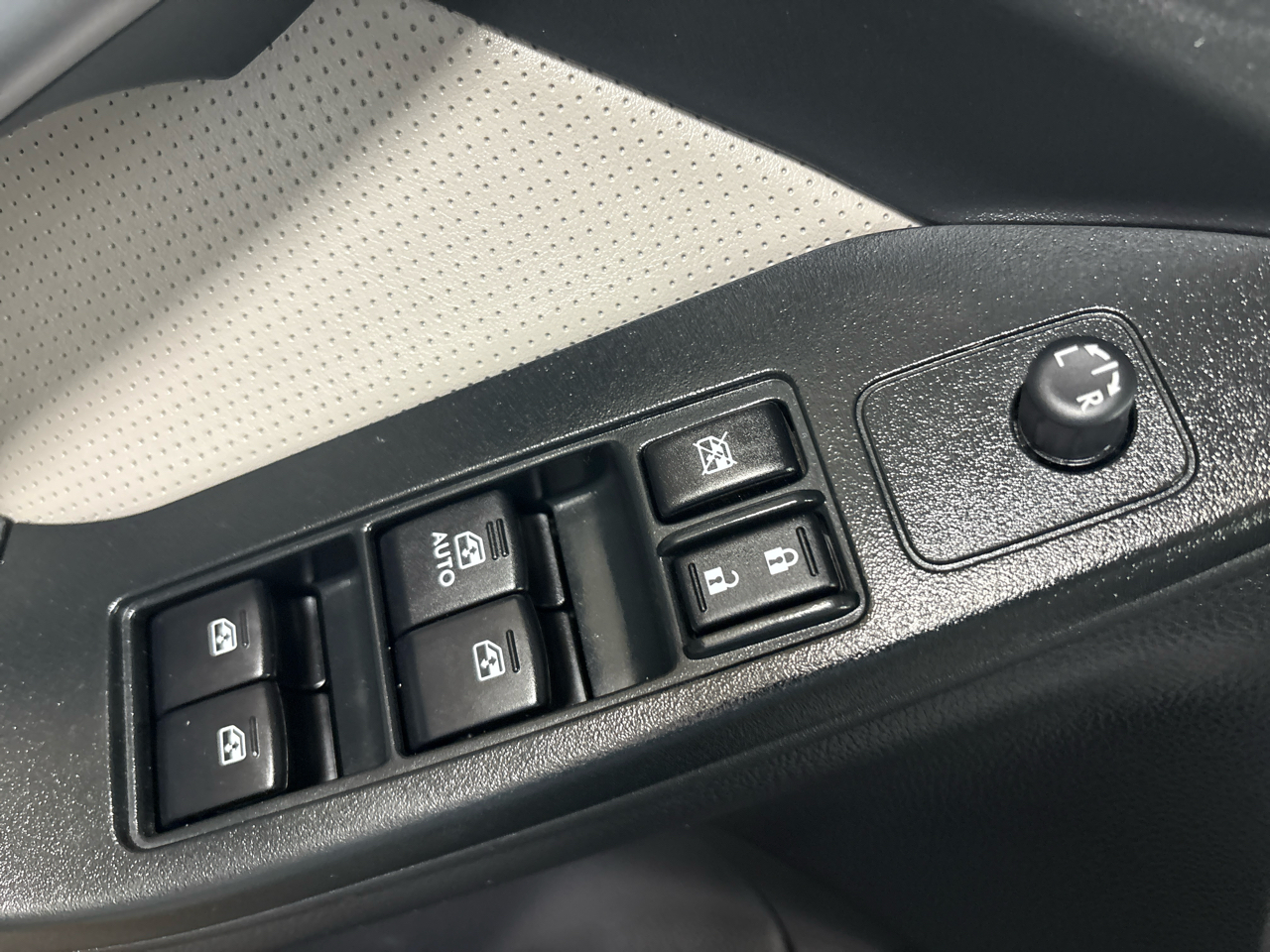 Subaru Forester 4dr CVT 2.5i Limited PZEV 2016