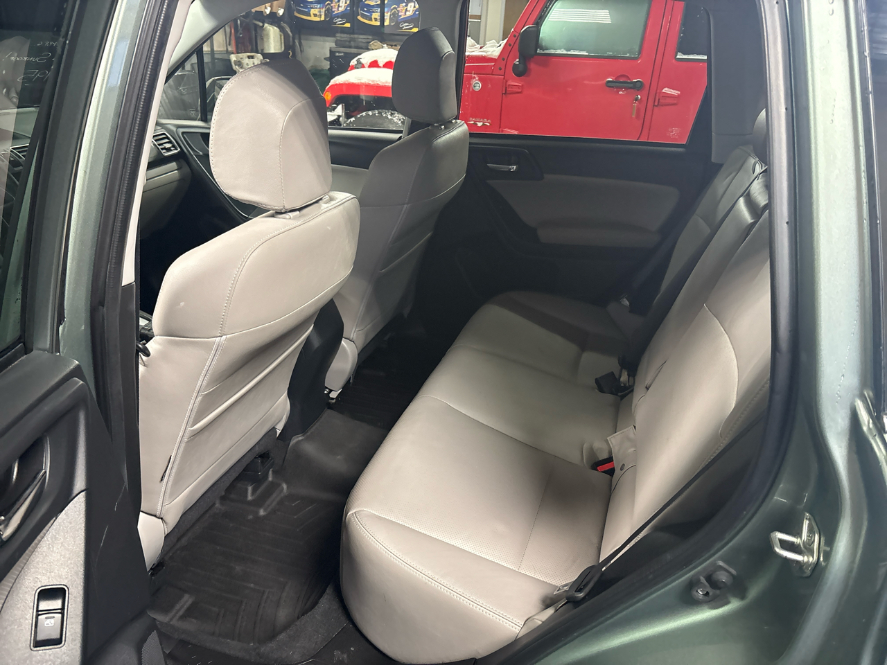 Subaru Forester 4dr CVT 2.5i Limited PZEV 2016