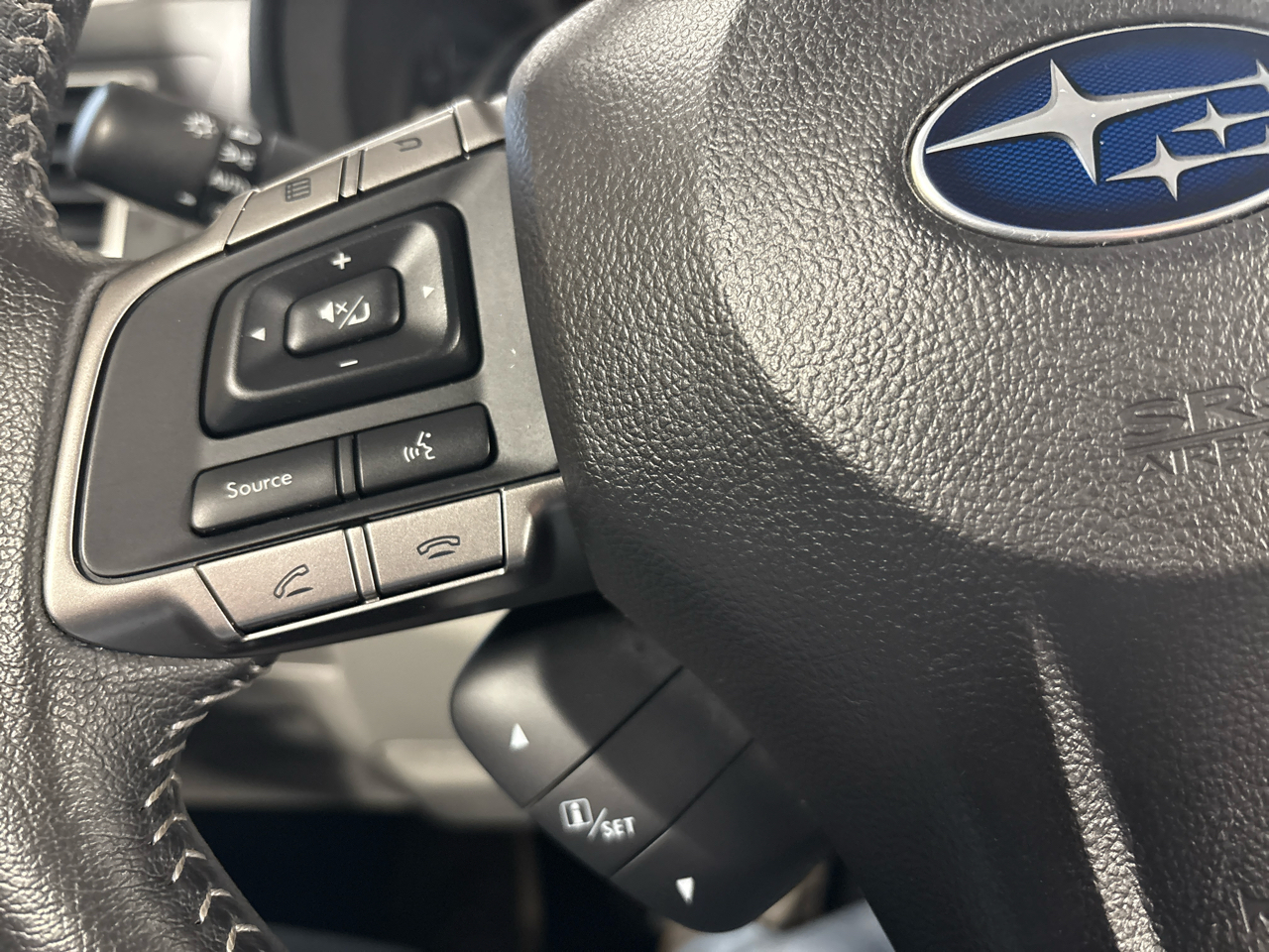 Subaru Forester 4dr CVT 2.5i Limited PZEV 2016