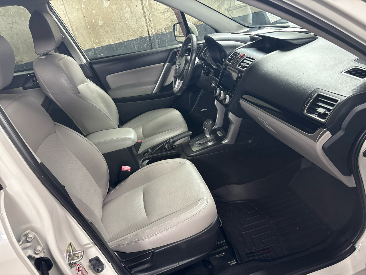 Subaru Forester 2.5i Limited CVT 2017