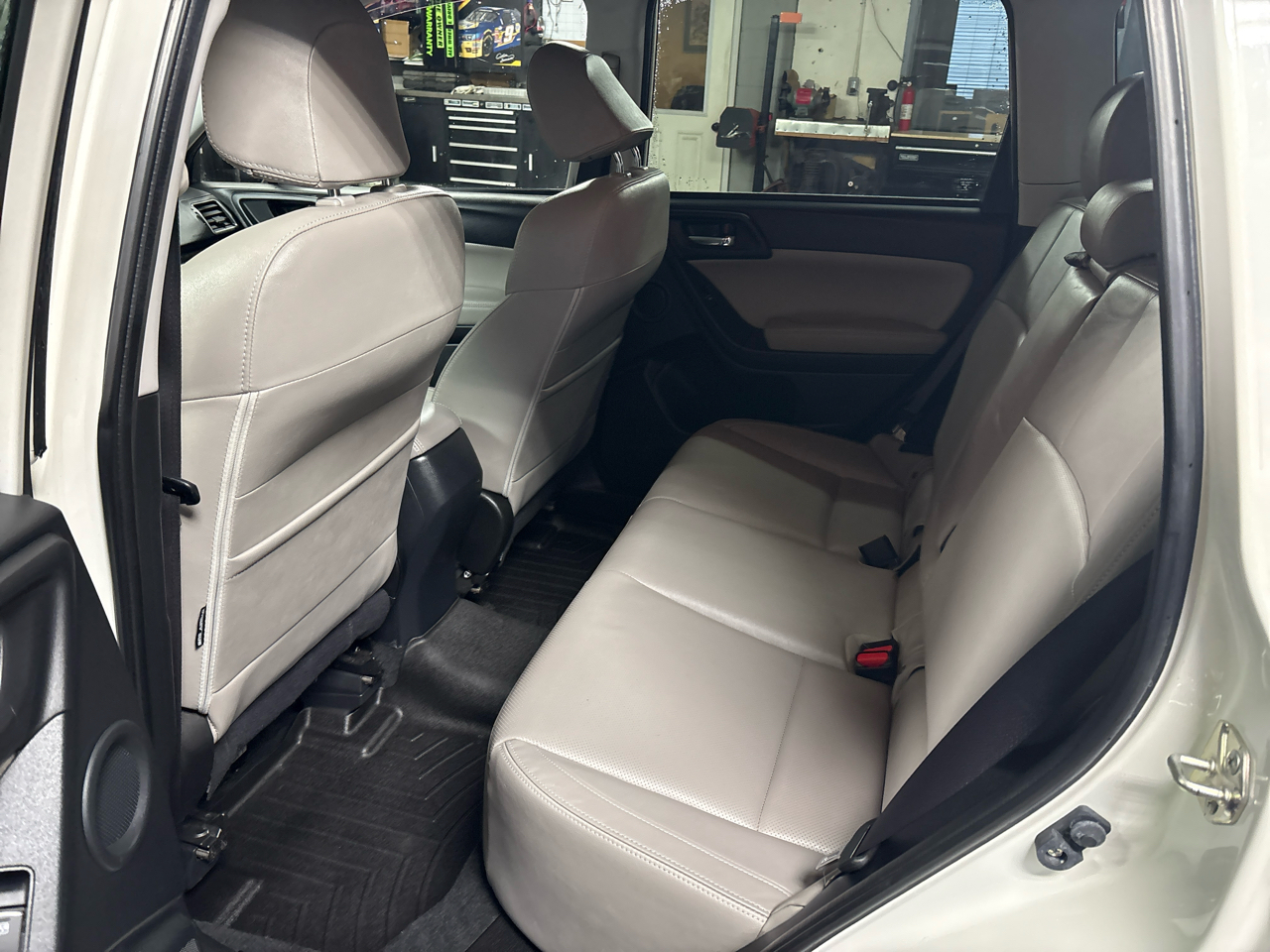 Subaru Forester 2.5i Limited CVT 2017