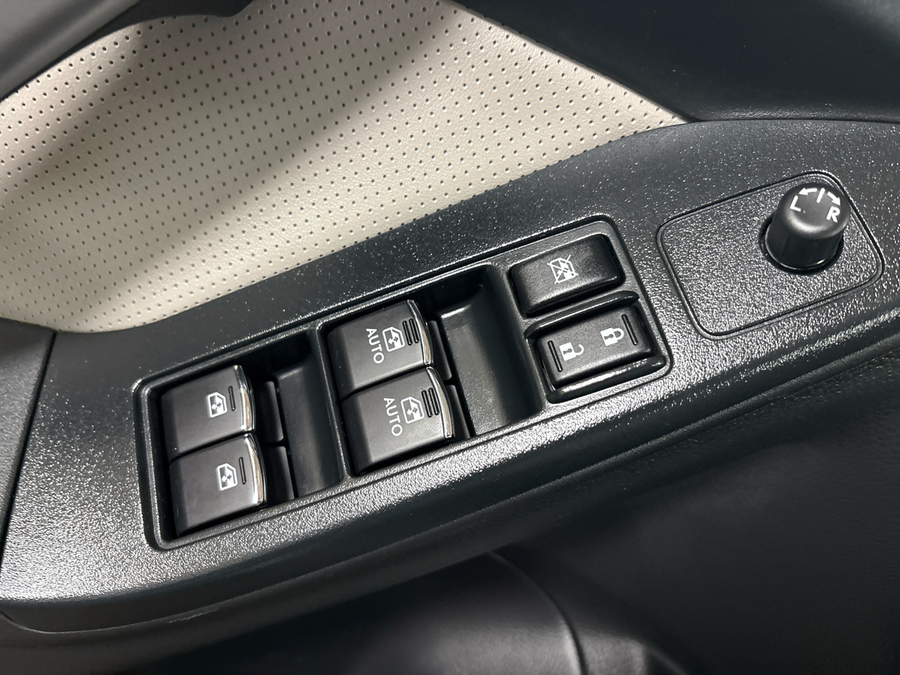 Subaru Forester 2.5i Limited CVT 2017