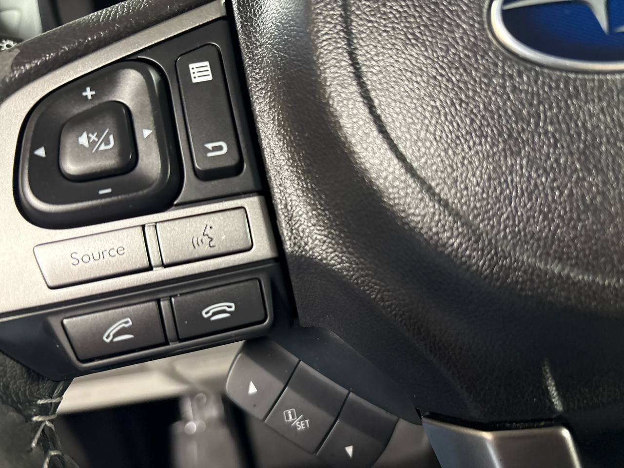 Subaru Forester 2.5i Limited CVT 2017