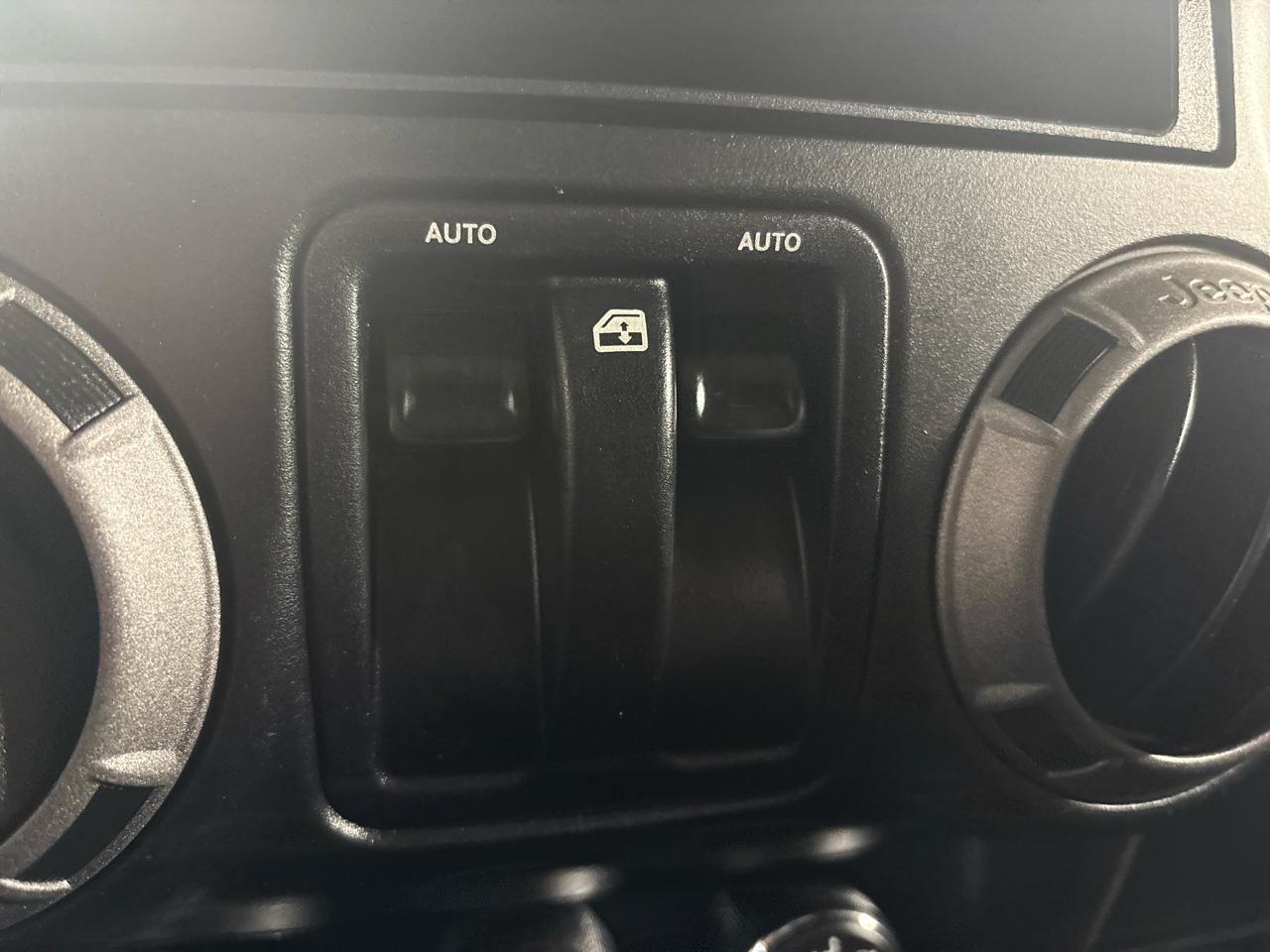 Jeep Wrangler 4WD 2dr Sport 2015