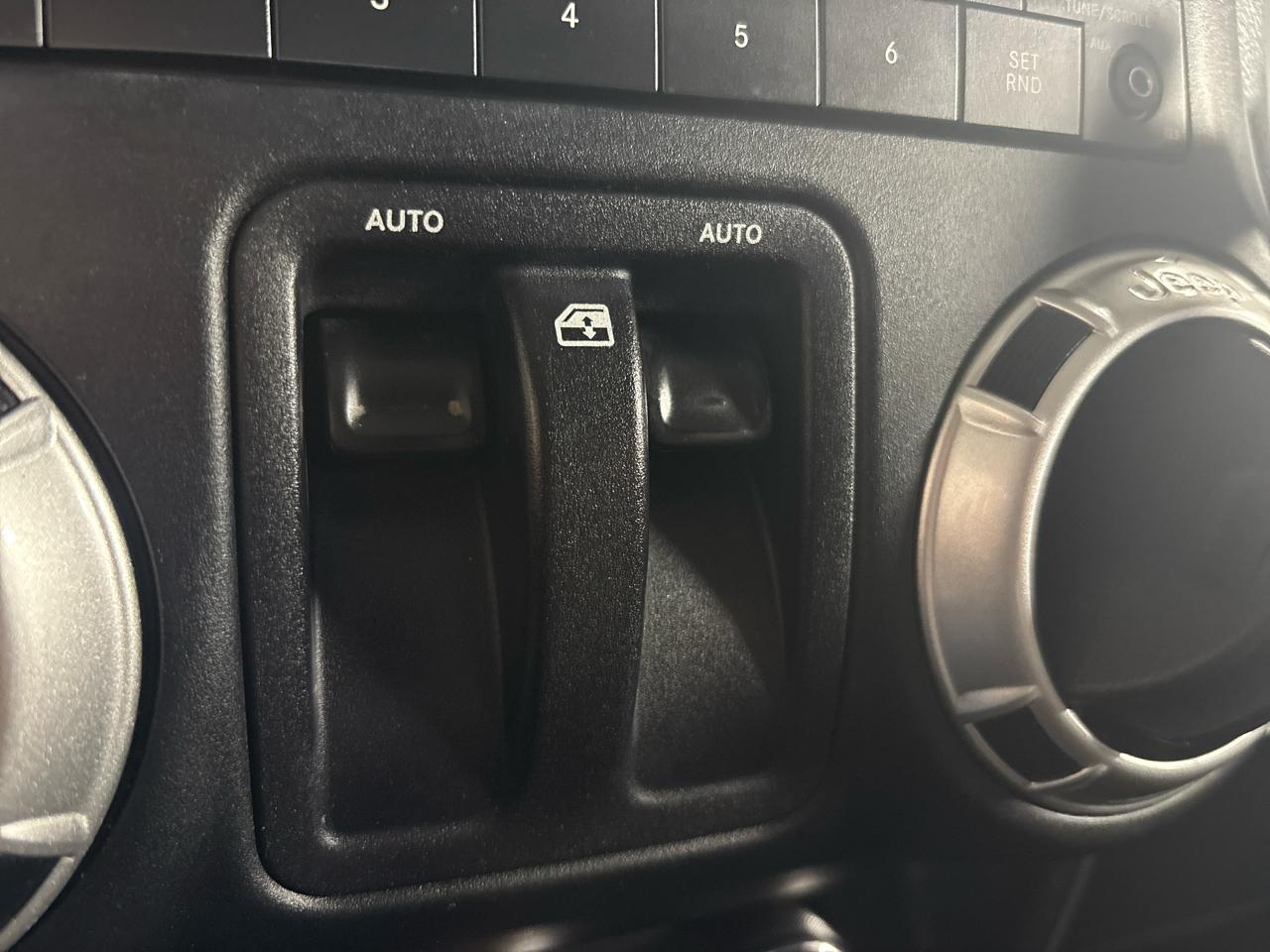 Jeep Wrangler 4WD 2dr Freedom Edition *Ltd Avail* 2015