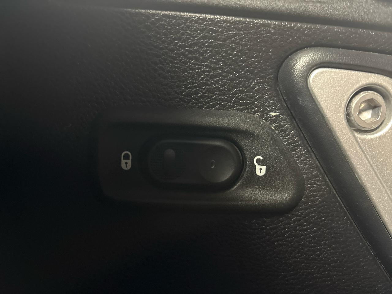 Jeep Wrangler 4WD 2dr Freedom Edition *Ltd Avail* 2015