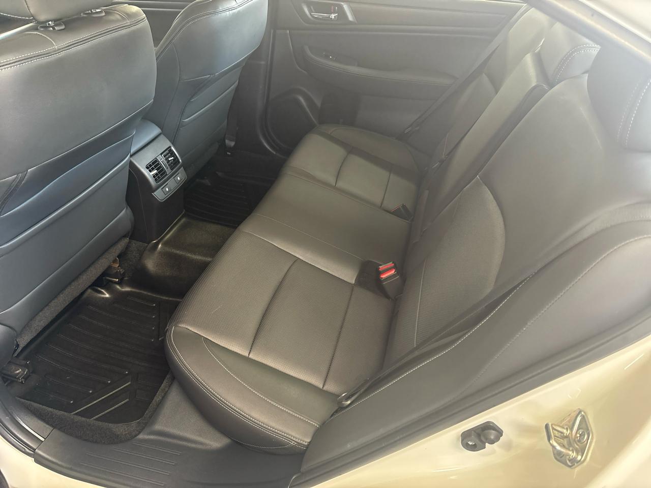 Subaru Legacy 4dr Sdn 2.5i Limited PZEV 2015