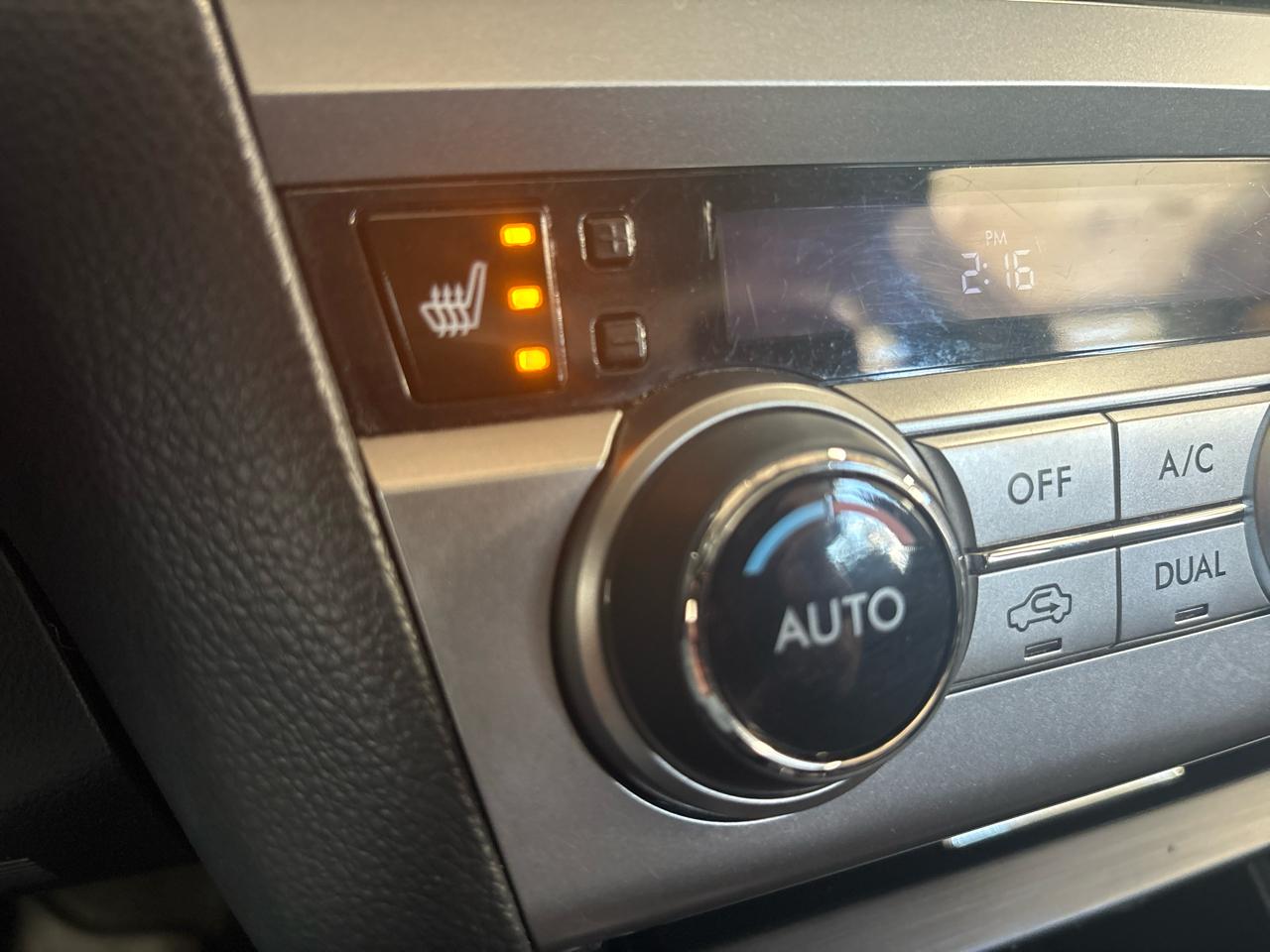 Subaru Legacy 4dr Sdn 2.5i Limited PZEV 2015