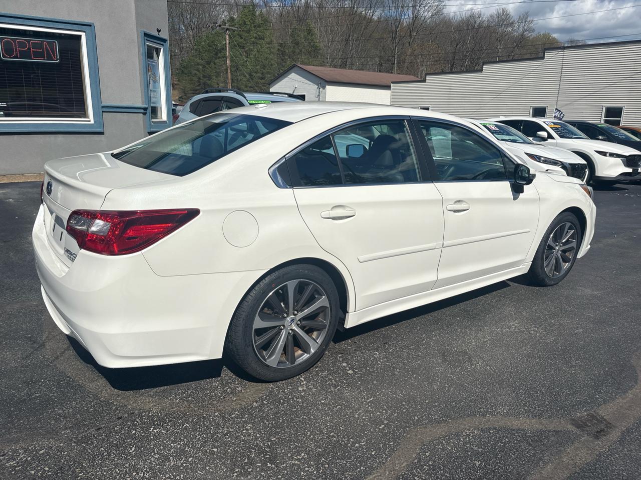 Subaru Legacy 4dr Sdn 2.5i Limited PZEV 2015