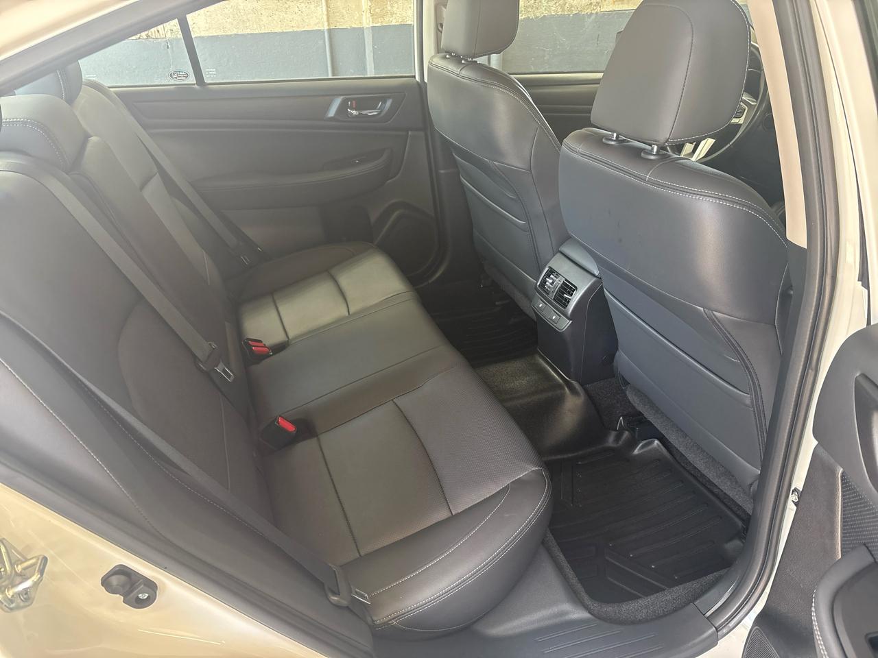 Subaru Legacy 4dr Sdn 2.5i Limited PZEV 2015