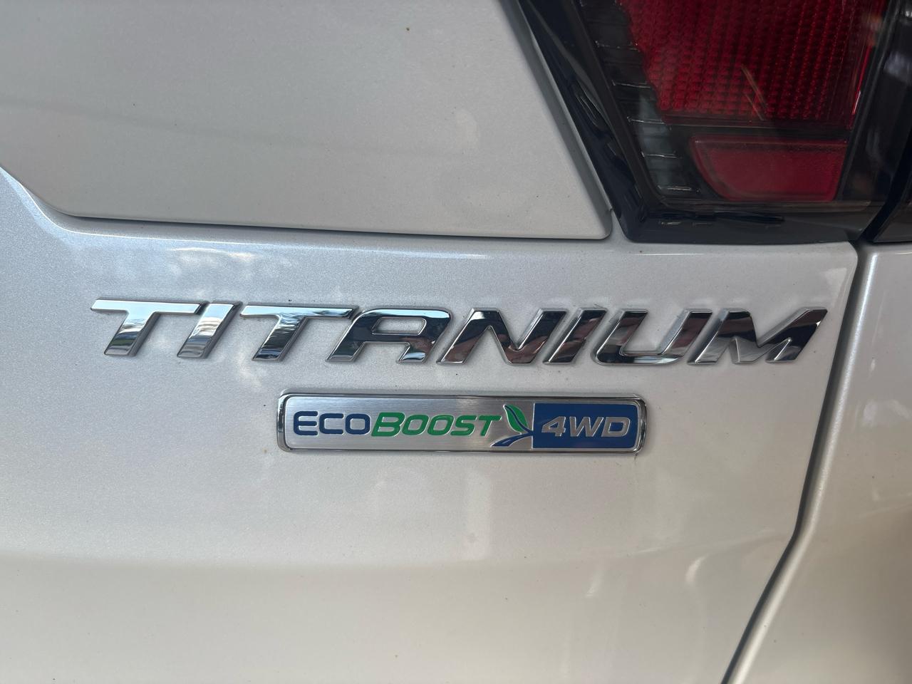 Ford Escape Titanium 4WD 2017