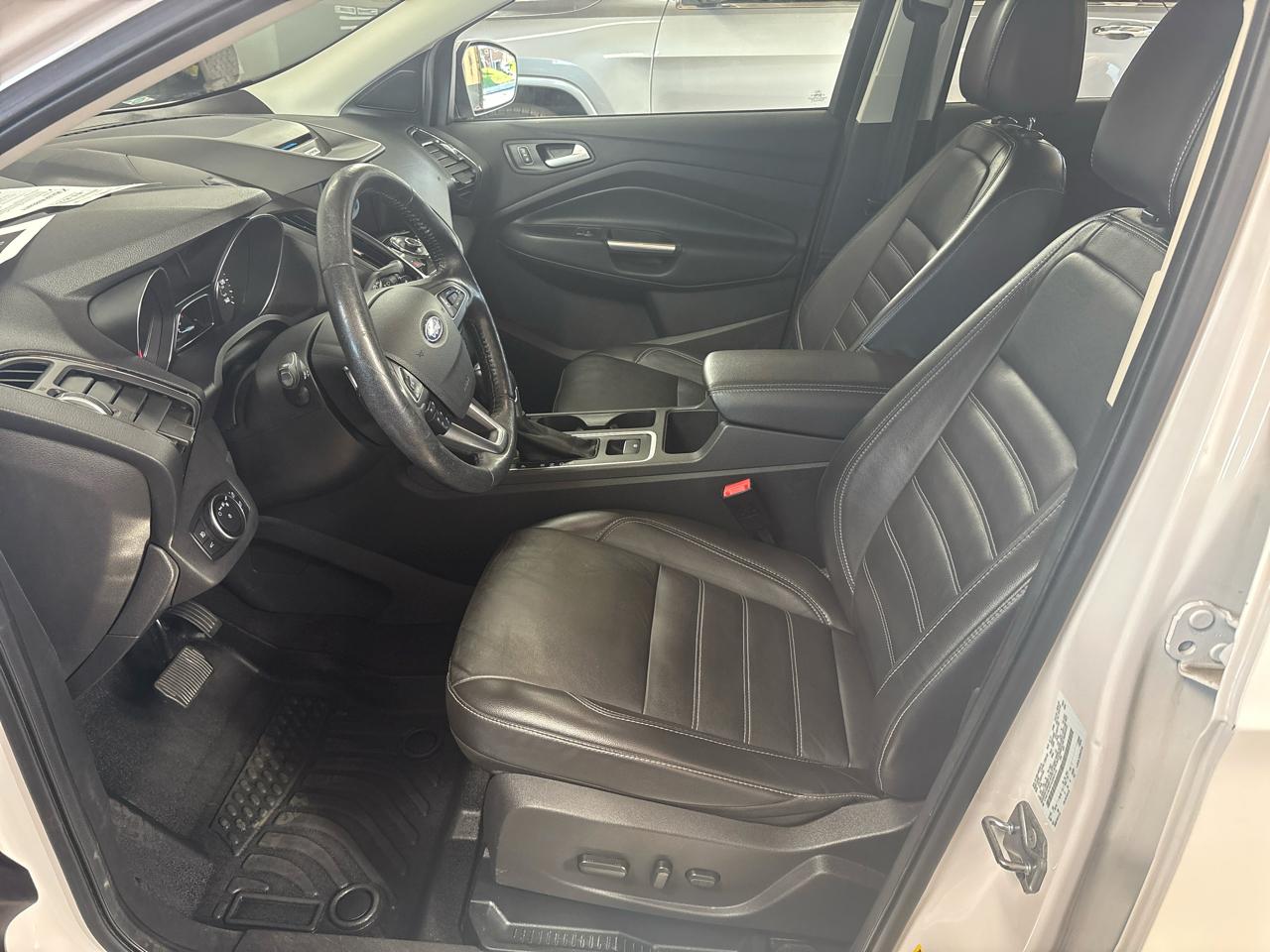 Ford Escape Titanium 4WD 2017