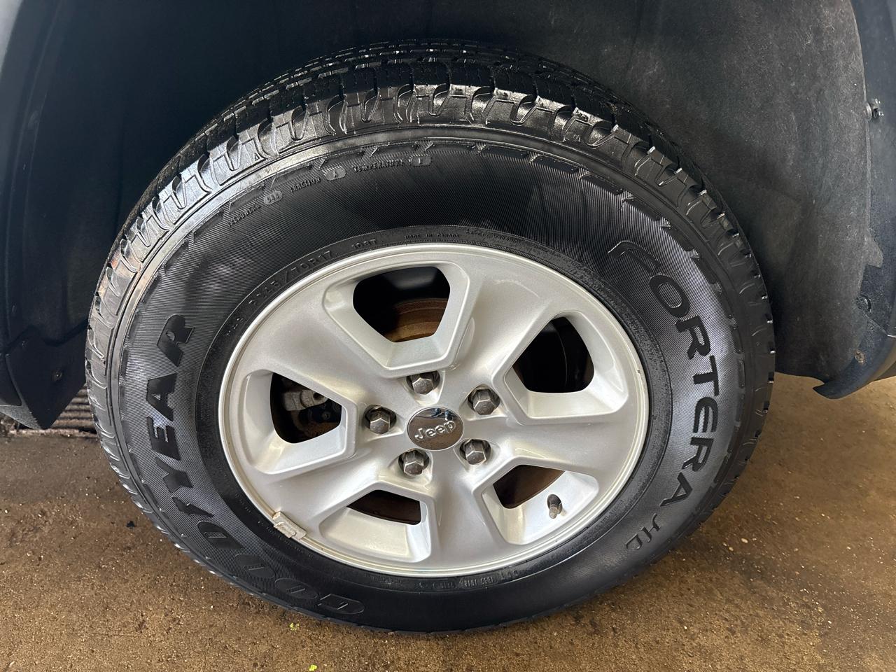 Jeep Grand Cherokee 4WD 4dr Laredo 2015