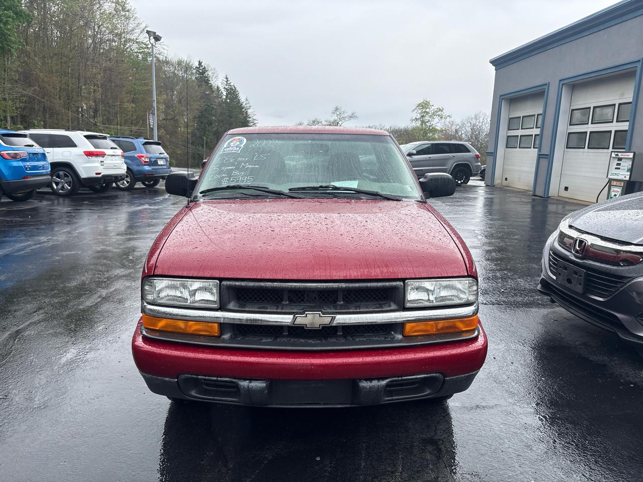 Chevrolet S-10 Reg Cab 108" WB LS 2002