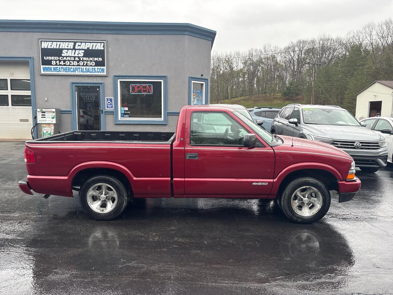 Chevrolet S-10 Reg Cab 108" WB LS 2002
