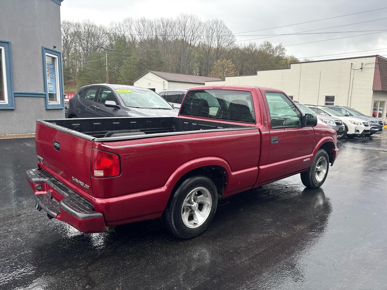 Chevrolet S-10 Reg Cab 108" WB LS 2002