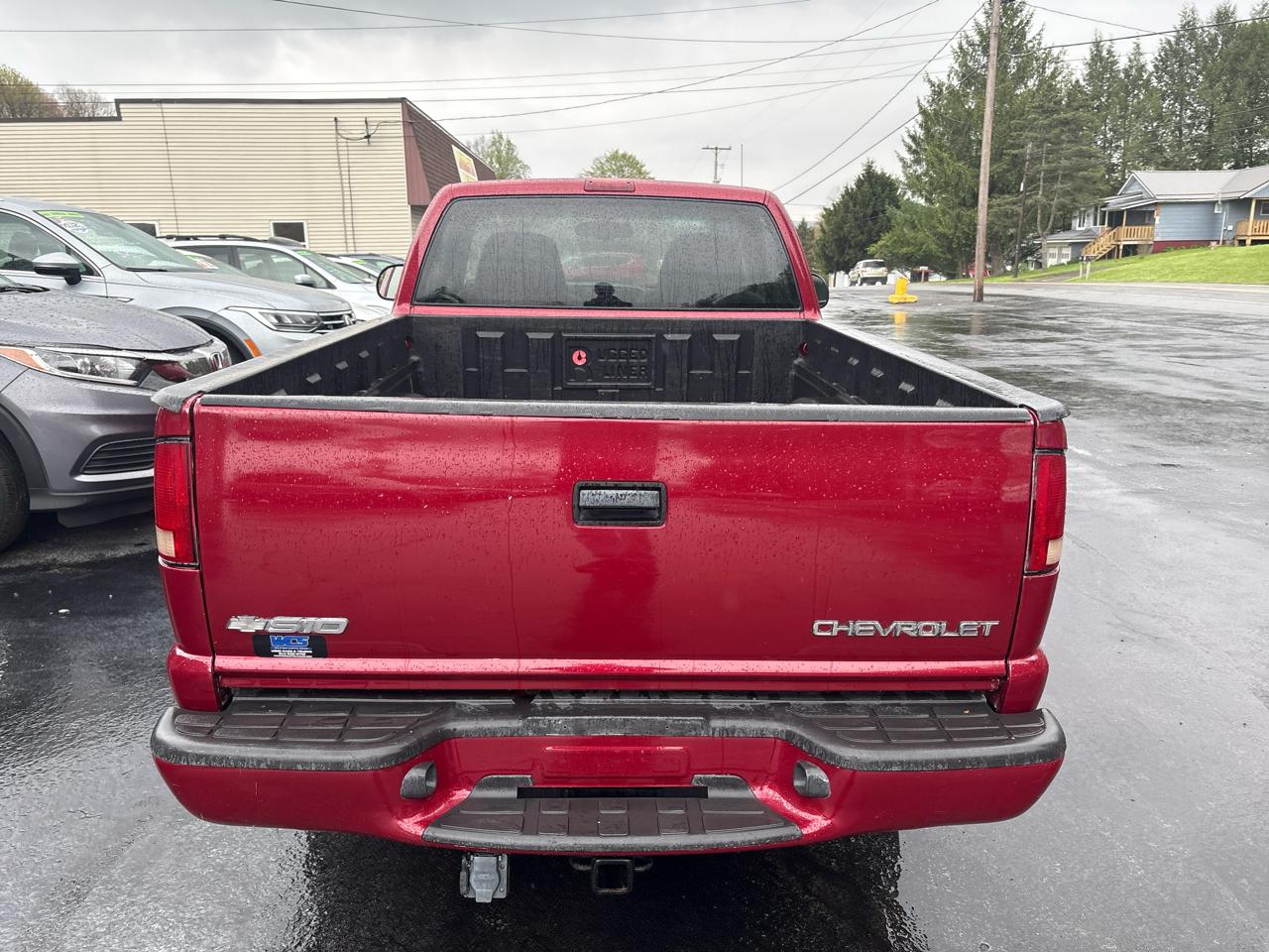 Chevrolet S-10 Reg Cab 108" WB LS 2002