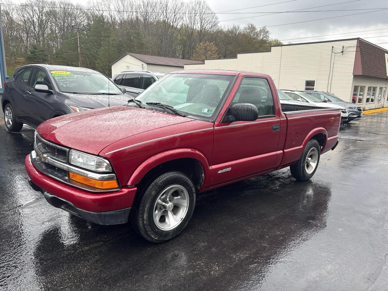 Chevrolet S-10 Reg Cab 108" WB LS 2002