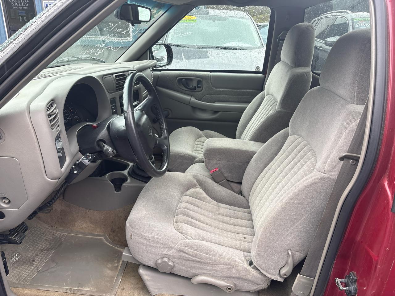 Chevrolet S-10 Reg Cab 108" WB LS 2002