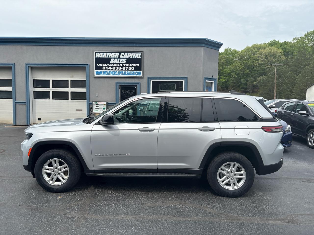 Jeep Grand Cherokee Laredo 4x4 2023