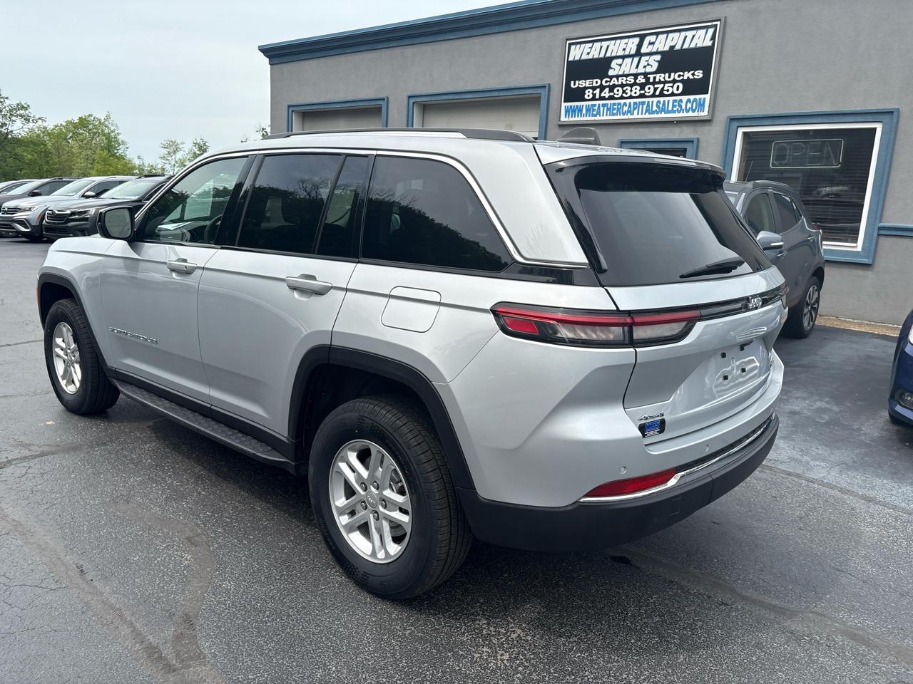 Jeep Grand Cherokee Laredo 4x4 2023