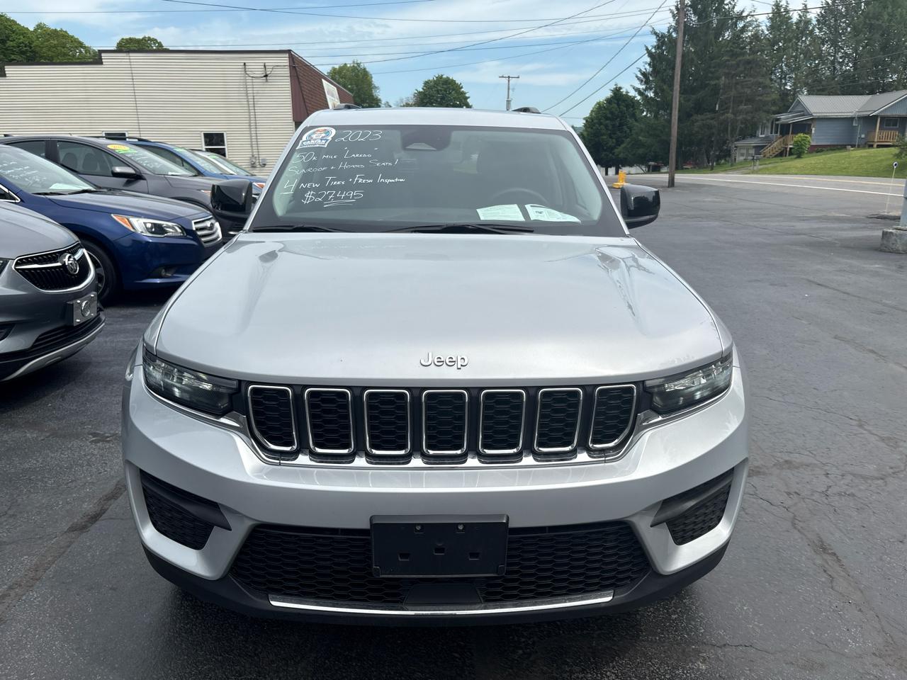 Jeep Grand Cherokee Laredo 4x4 2023