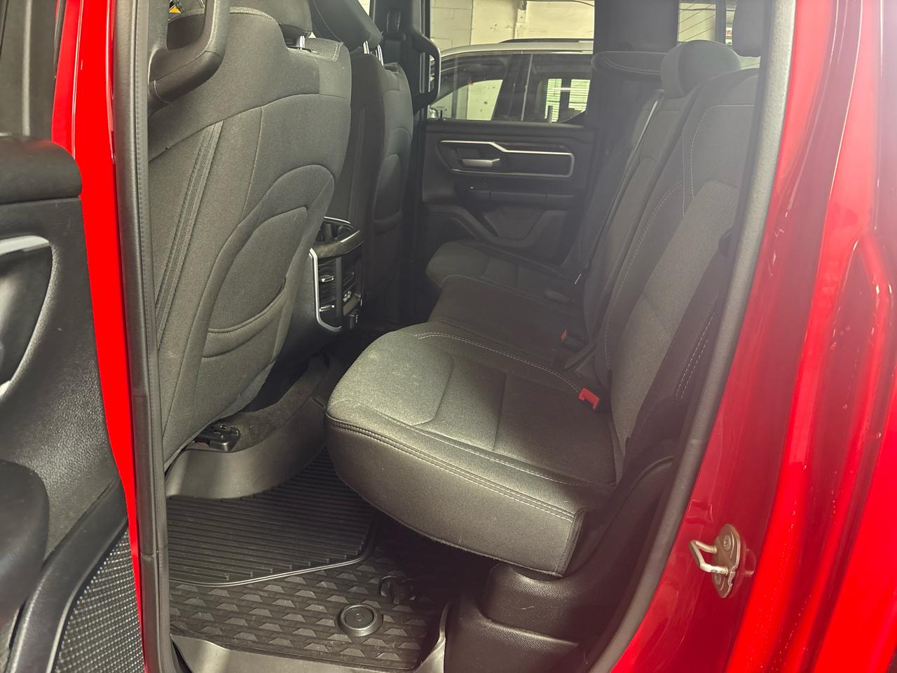 RAM 1500 Big Horn 4x4 Quad Cab 6'4" Box 2022