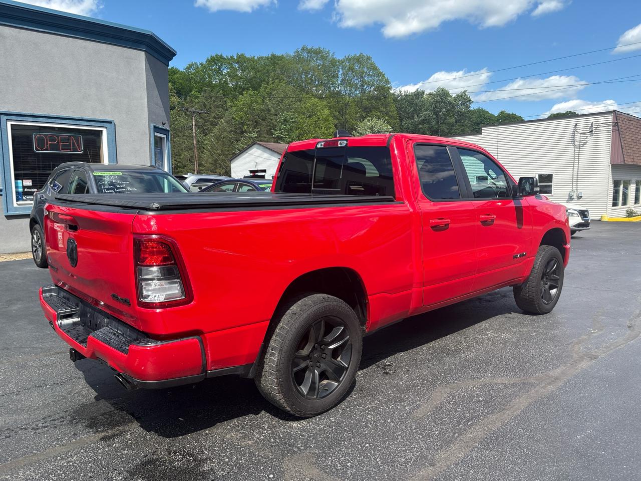 RAM 1500 Big Horn 4x4 Quad Cab 6'4" Box 2022