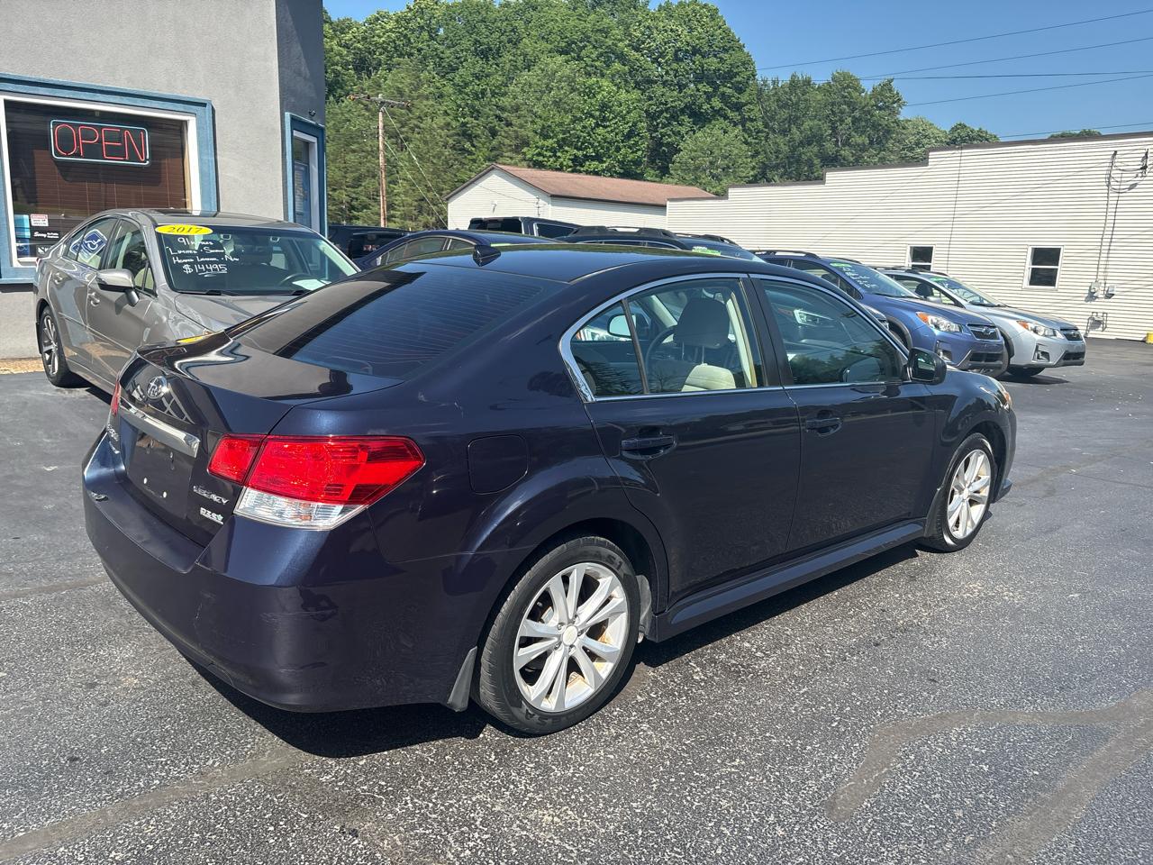 Subaru Legacy 4dr Sdn H4 Auto 2.5i Premium 2014