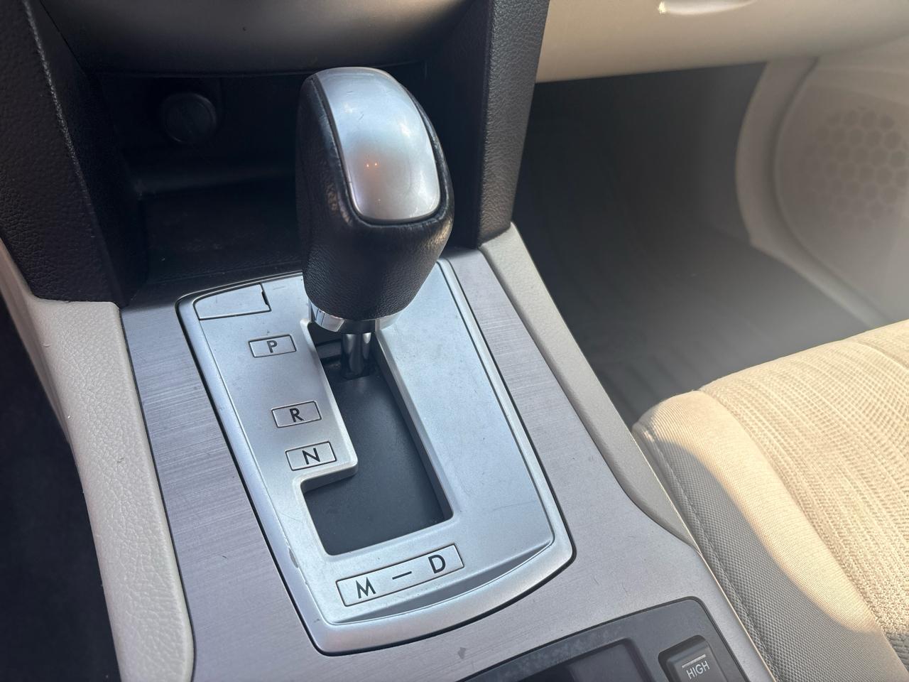Subaru Legacy 4dr Sdn H4 Auto 2.5i Premium 2014