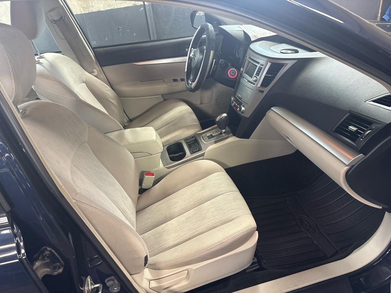Subaru Legacy 4dr Sdn H4 Auto 2.5i Premium 2014