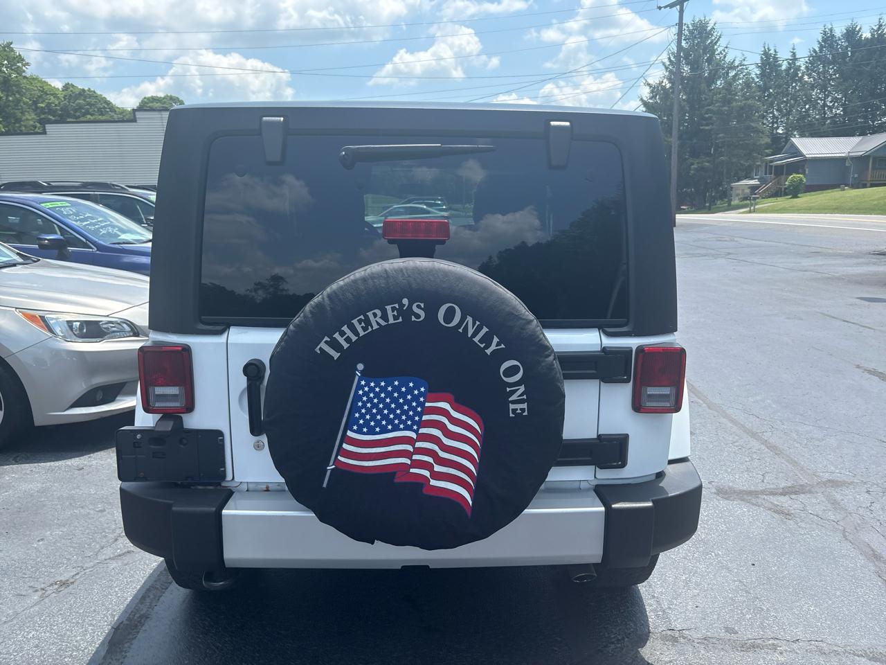 Jeep Wrangler 4WD 2dr Sahara 2012