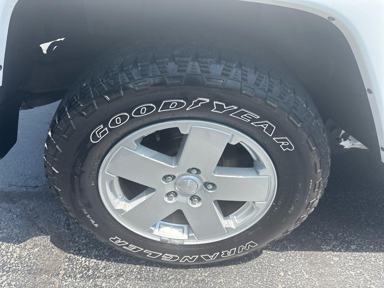 Jeep Wrangler 4WD 2dr Sahara 2012