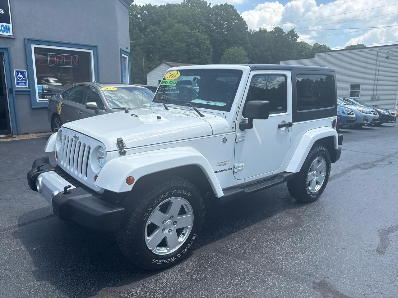 Jeep Wrangler 4WD 2dr Sahara 2012