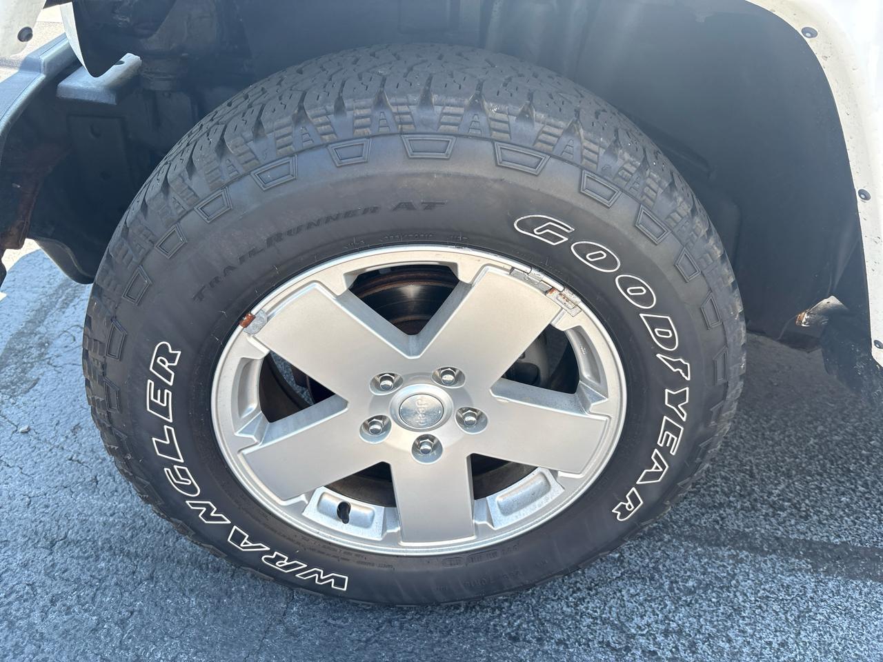 Jeep Wrangler 4WD 2dr Sahara 2012