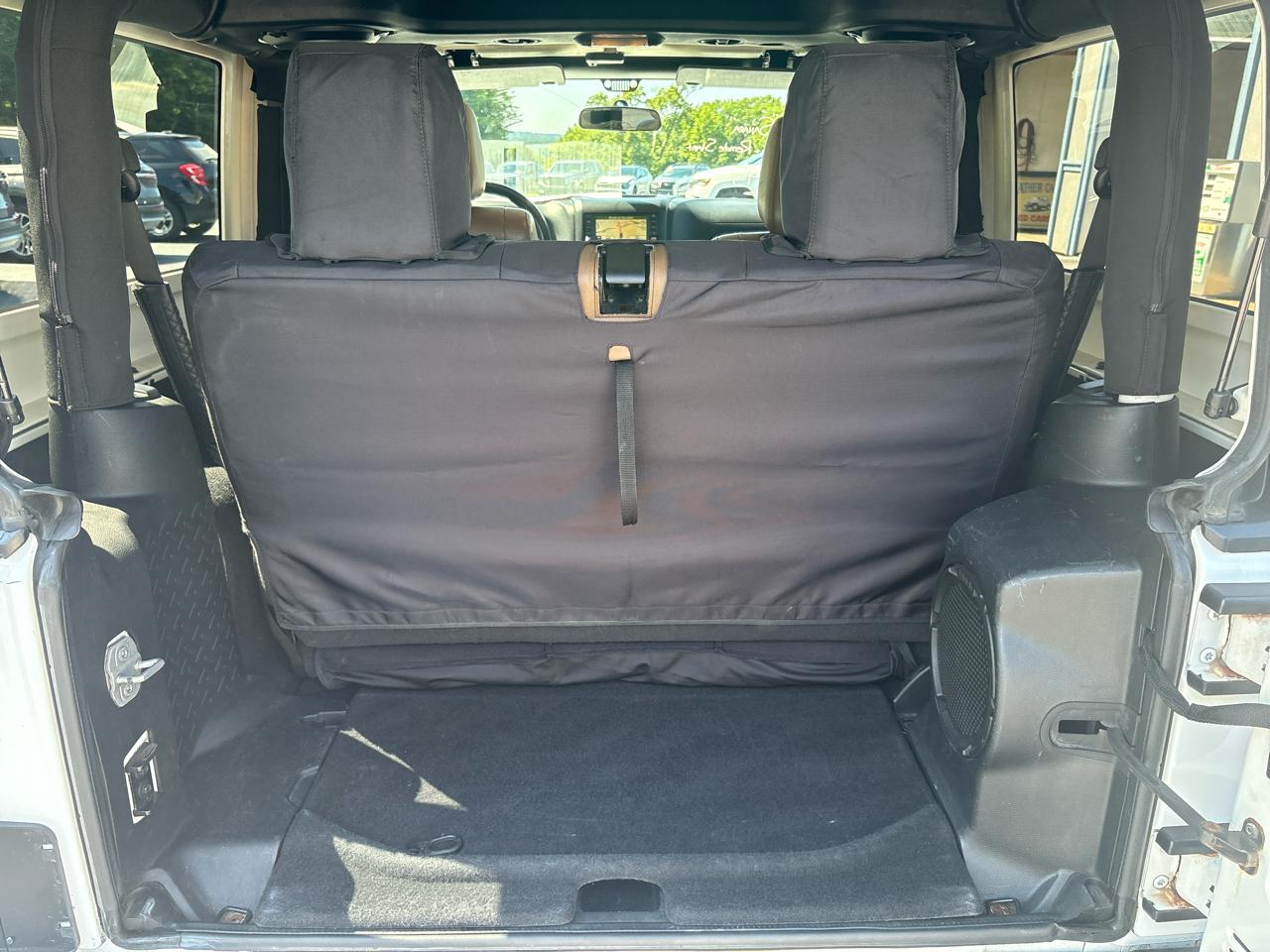 Jeep Wrangler 4WD 2dr Sahara 2012