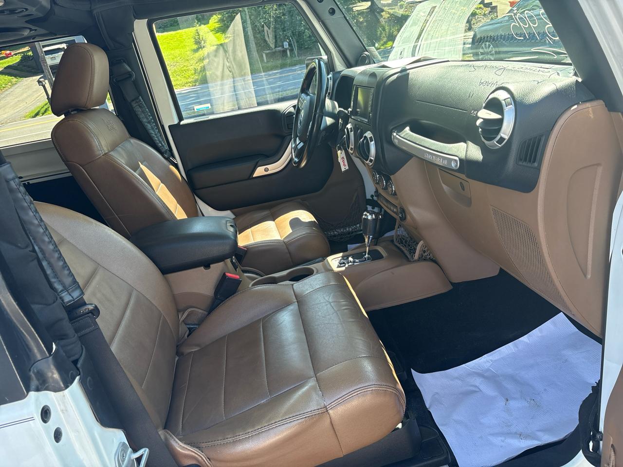 Jeep Wrangler 4WD 2dr Sahara 2012