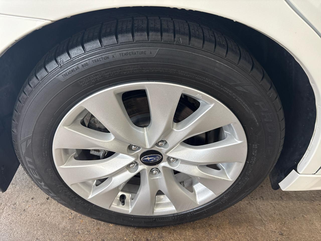 Subaru Legacy 4dr Sdn 2.5i Premium 2015