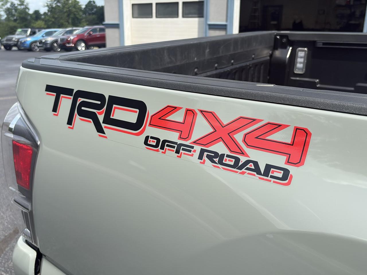 Toyota Tacoma 4WD TRD Off Road Double Cab 6' Bed V6 AT (Natl) 2023