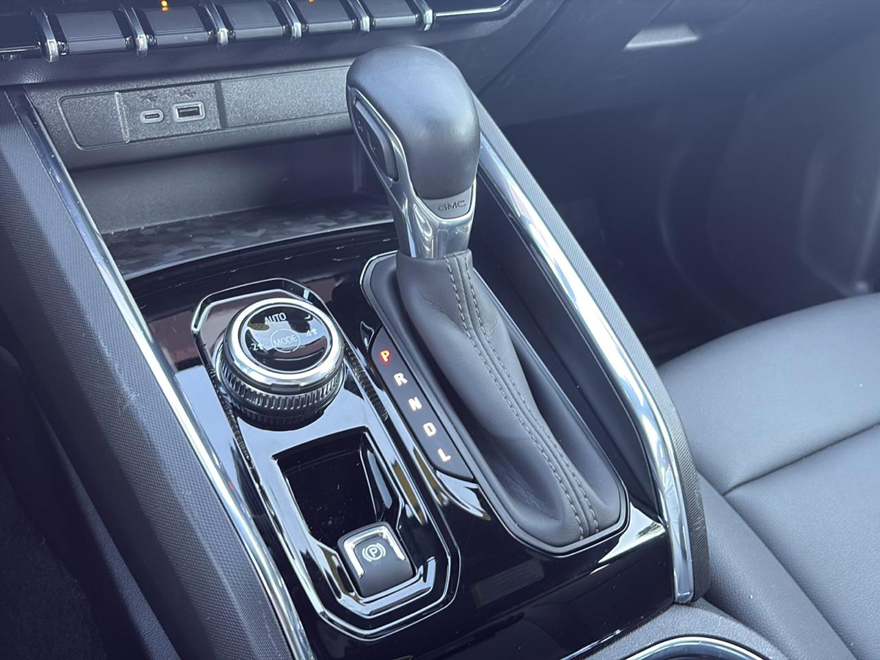 GMC Canyon 4WD Crew Cab Elevation 2025